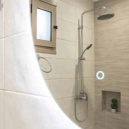 Spiros' In Central Location Apartment